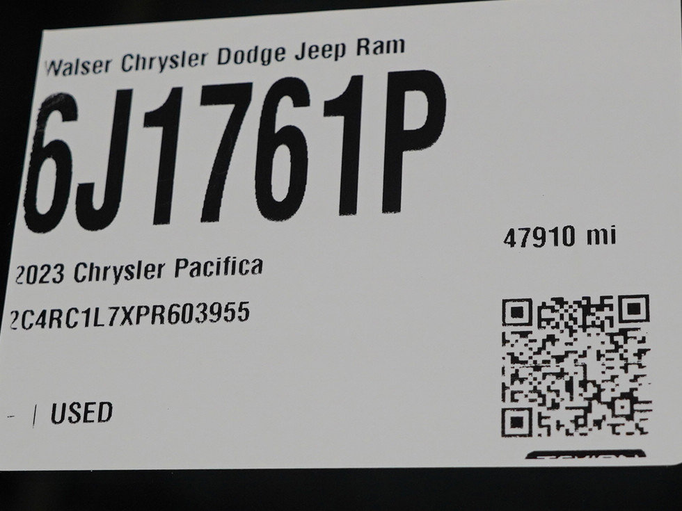 Used 2023 Chrysler Pacifica Touring-L image 29