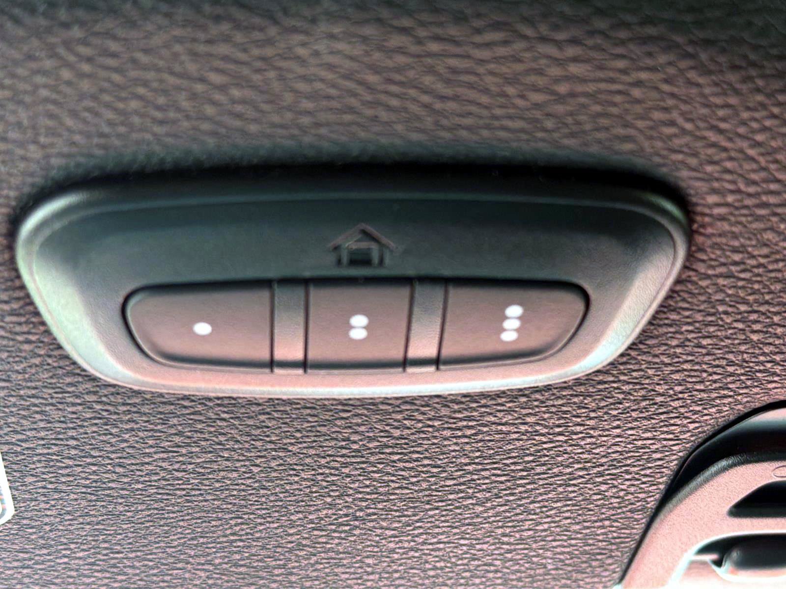 Used 2024 Jeep Wrangler Unlimited Sahara w/ Technology Group AWD/4WD image 22