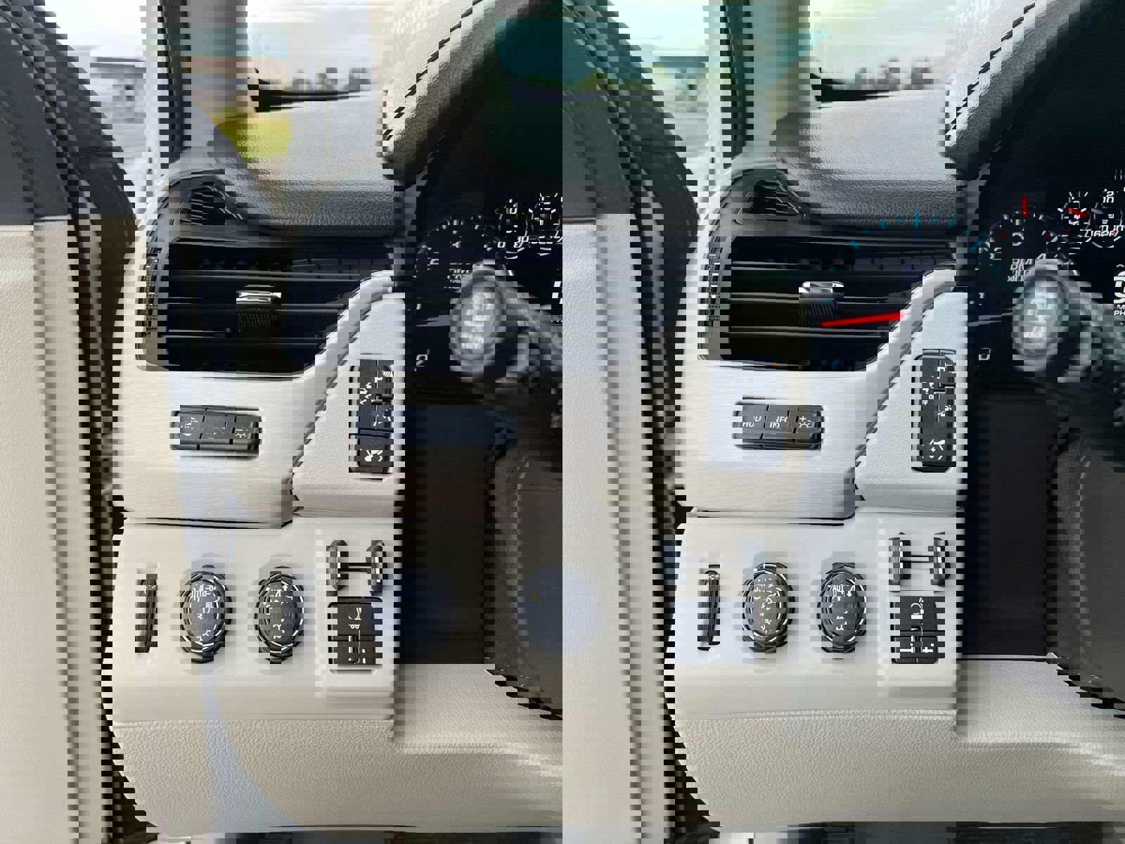 Used 2019 GMC Yukon Denali w/ Enhanced Security Package image 11