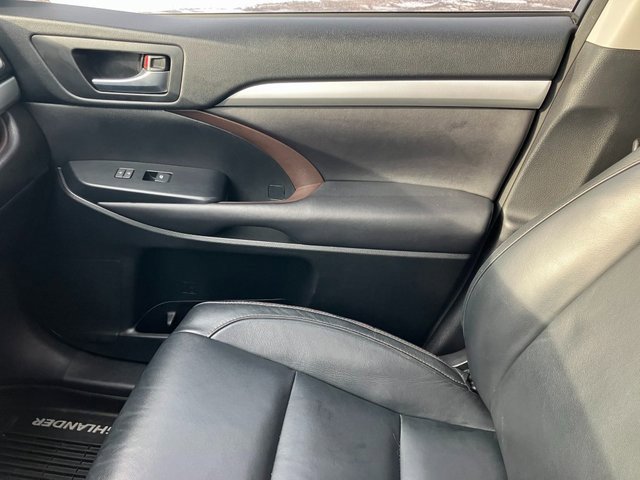 Used 2017 Toyota Highlander XLE image 11