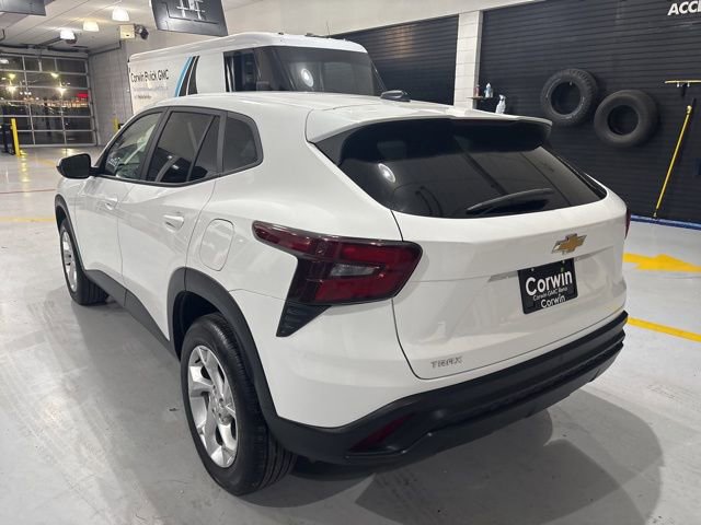 Used 2024 Chevrolet Trax LS w/ LS Convenience Package image 6