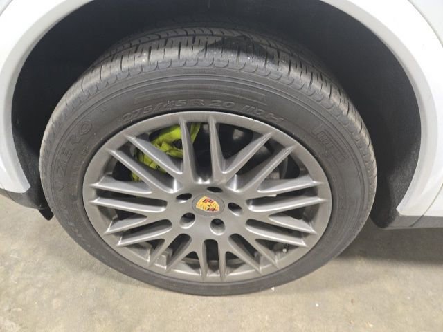 Used 2017 Porsche Cayenne S Platinum image 10