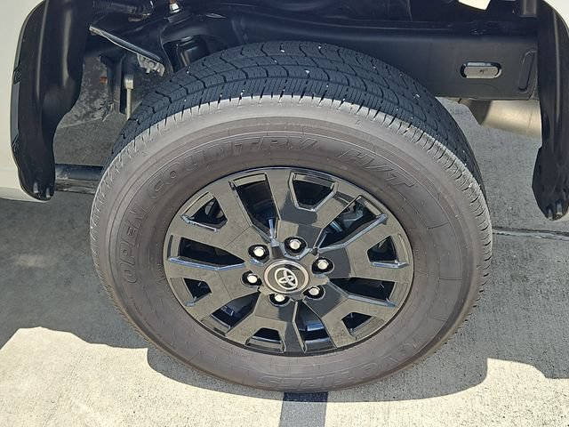 Used 2025 Toyota Tacoma SR5 AWD/4WD image 25