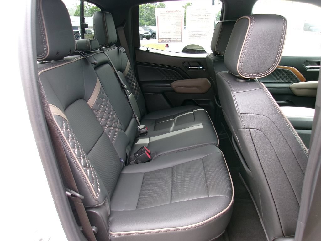 Used 2025 GMC Canyon Denali AWD/4WD image 10