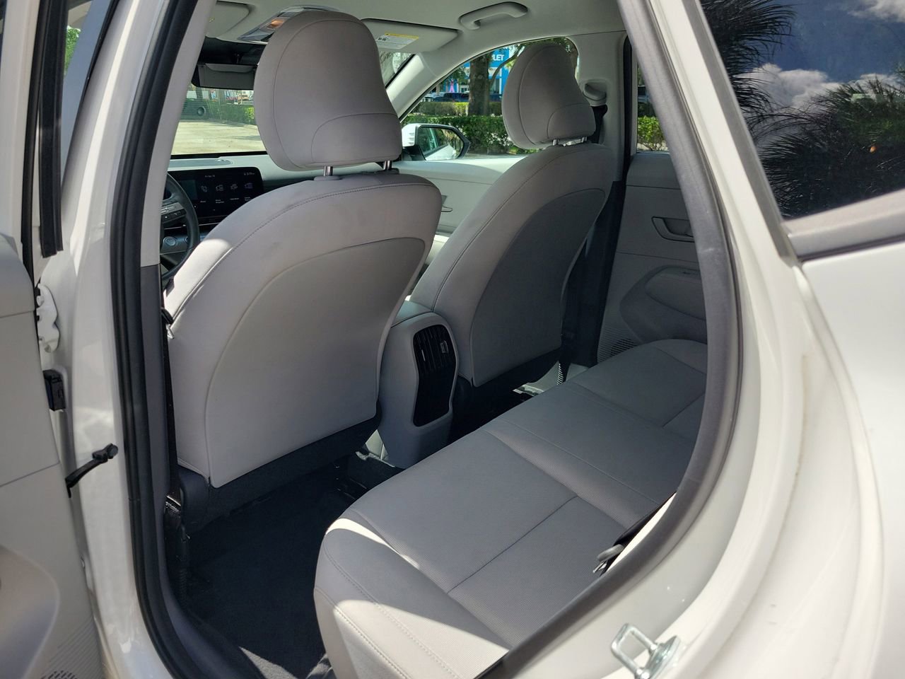Used 2025 Hyundai Kona SEL FWD image 8