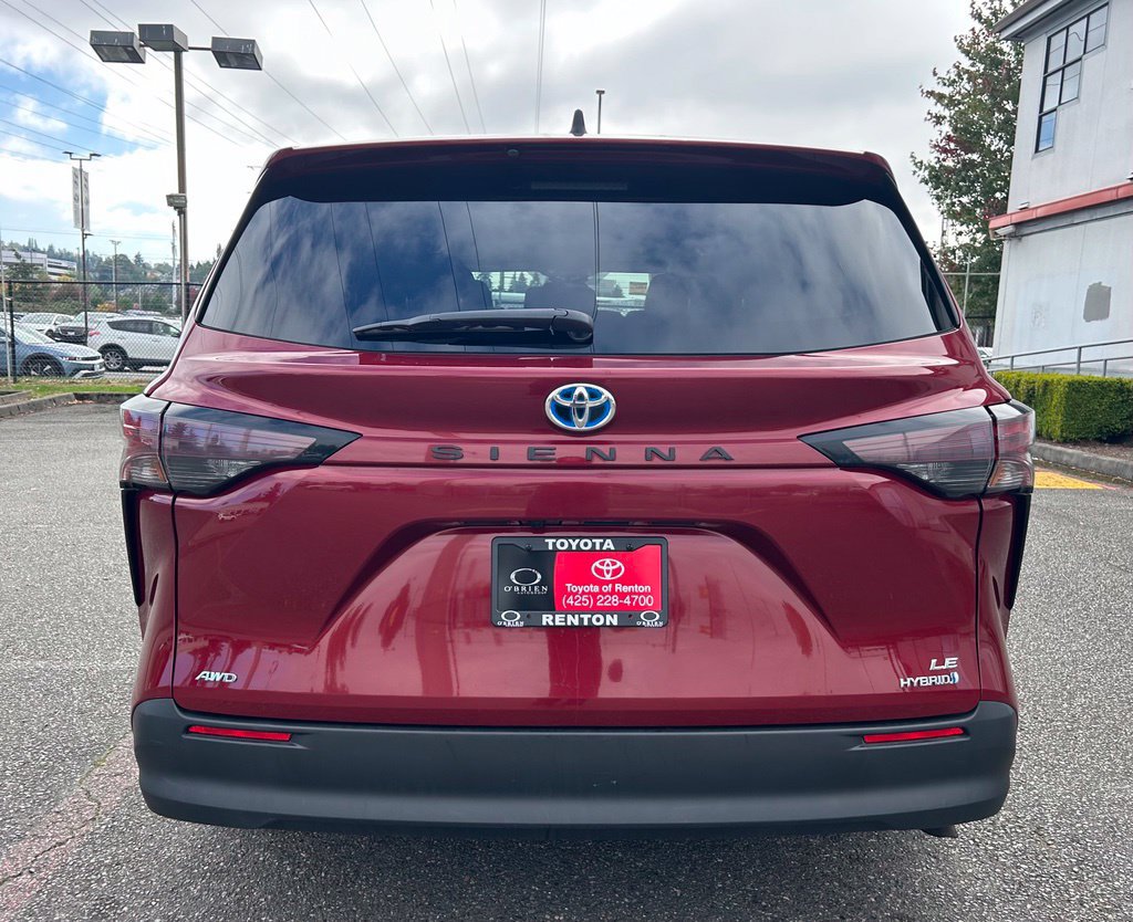 Certified 2024 Toyota Sienna LE AWD/4WD image 6