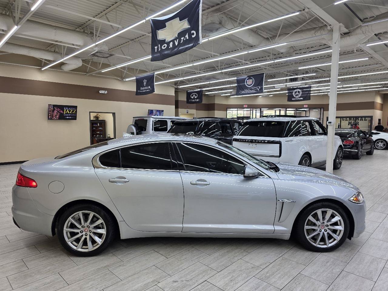 Used 2014 Jaguar XF RWD image 5