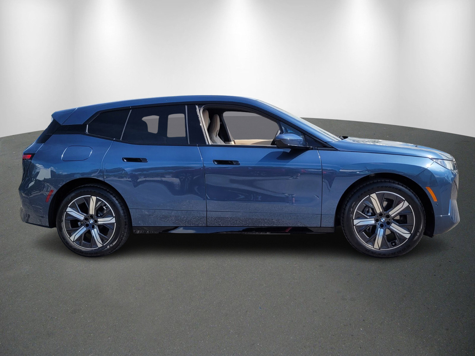 New 2026 BMW iX xDrive45 w/ Climate Comfort Package image 8