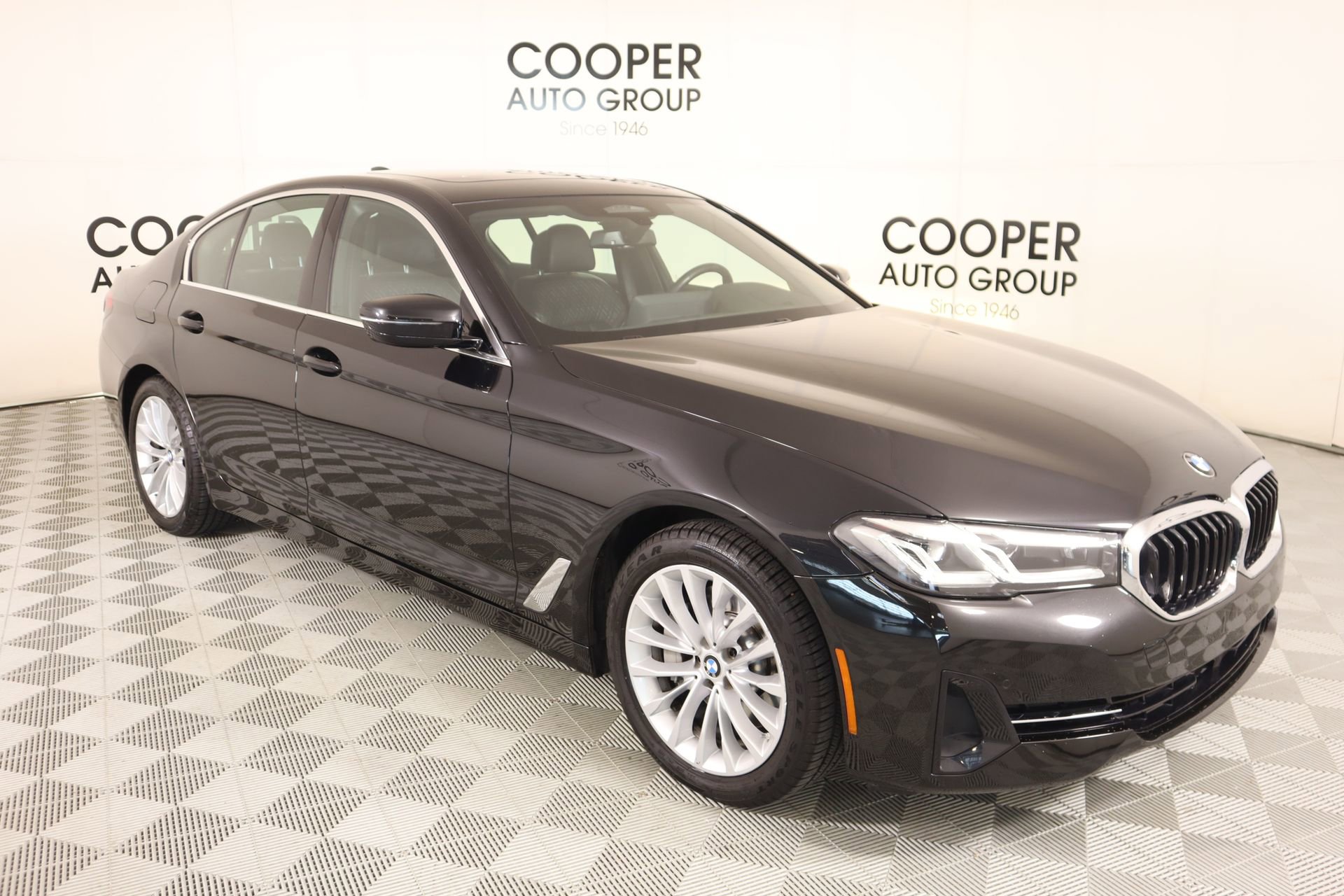 Used 2022 BMW 530i xDrive w/ Premium Package image 1
