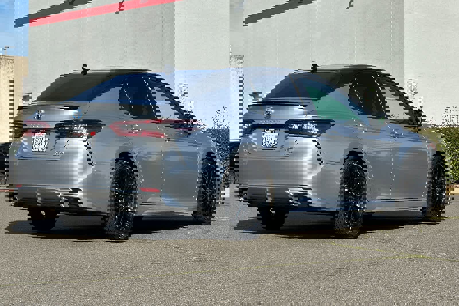 Used 2022 Toyota Camry XSE image 2