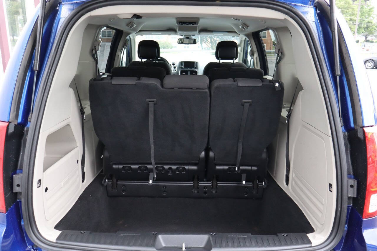 Used 2019 Dodge Grand Caravan SE w/ UConnect Hands-Free Group FWD image 4