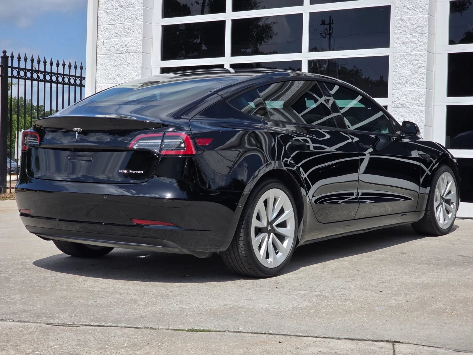 Used 2022 Tesla Model 3 Long Range AWD/4WD image 4