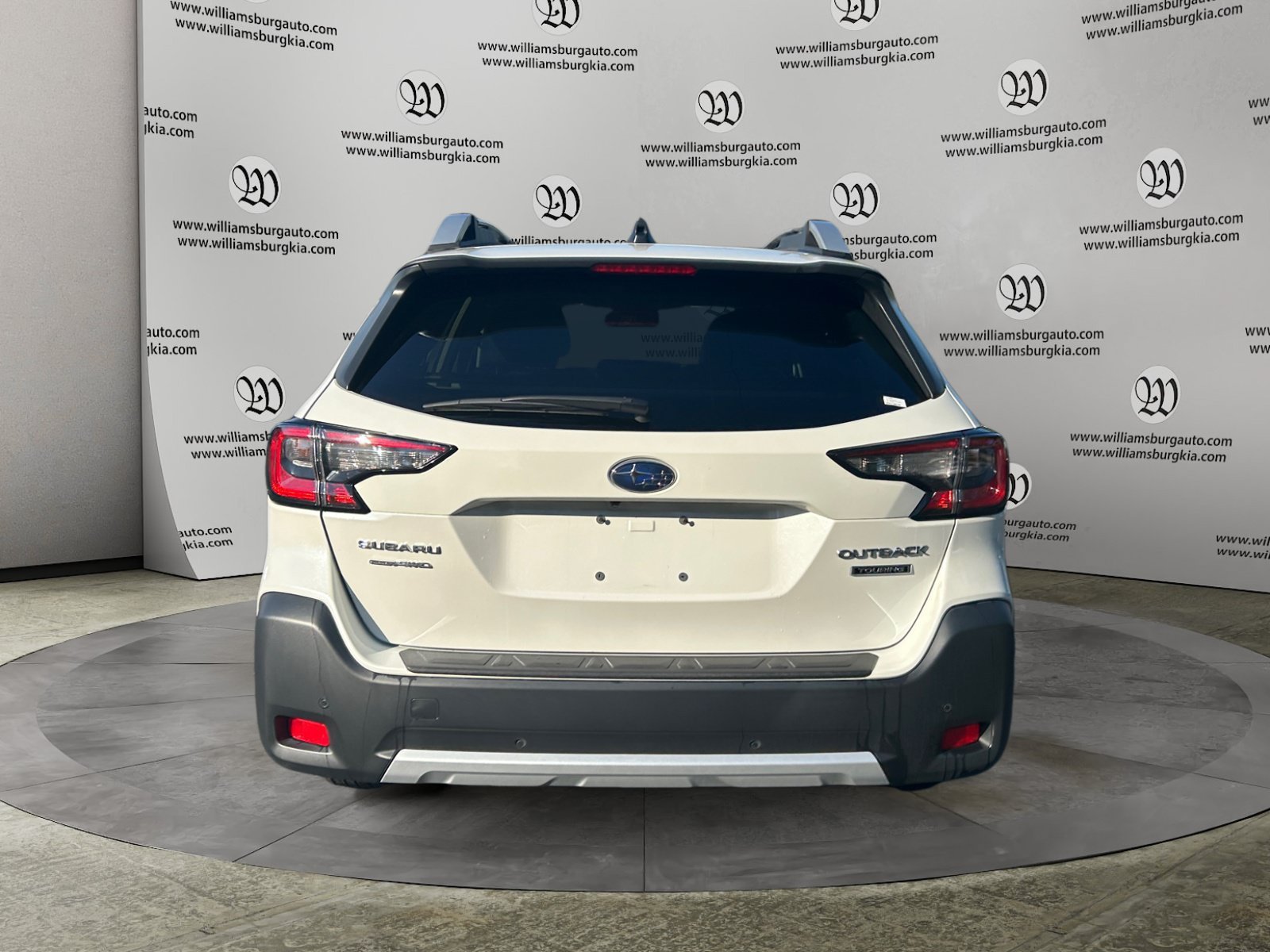 Used 2025 Subaru Outback Touring w/ Popular Package #2 AWD/4WD image 4