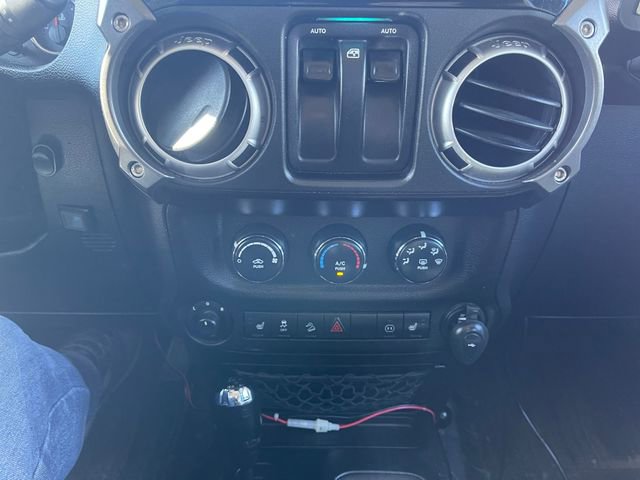 Used 2012 Jeep Wrangler Rubicon w/ Dual Top Group image 22