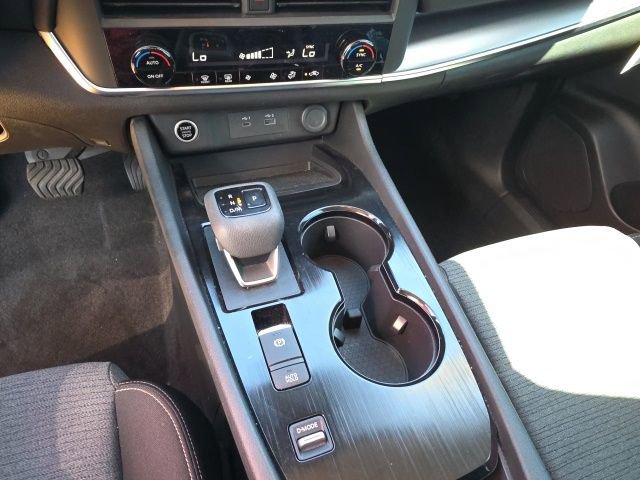 Used 2023 Nissan Rogue SV image 18