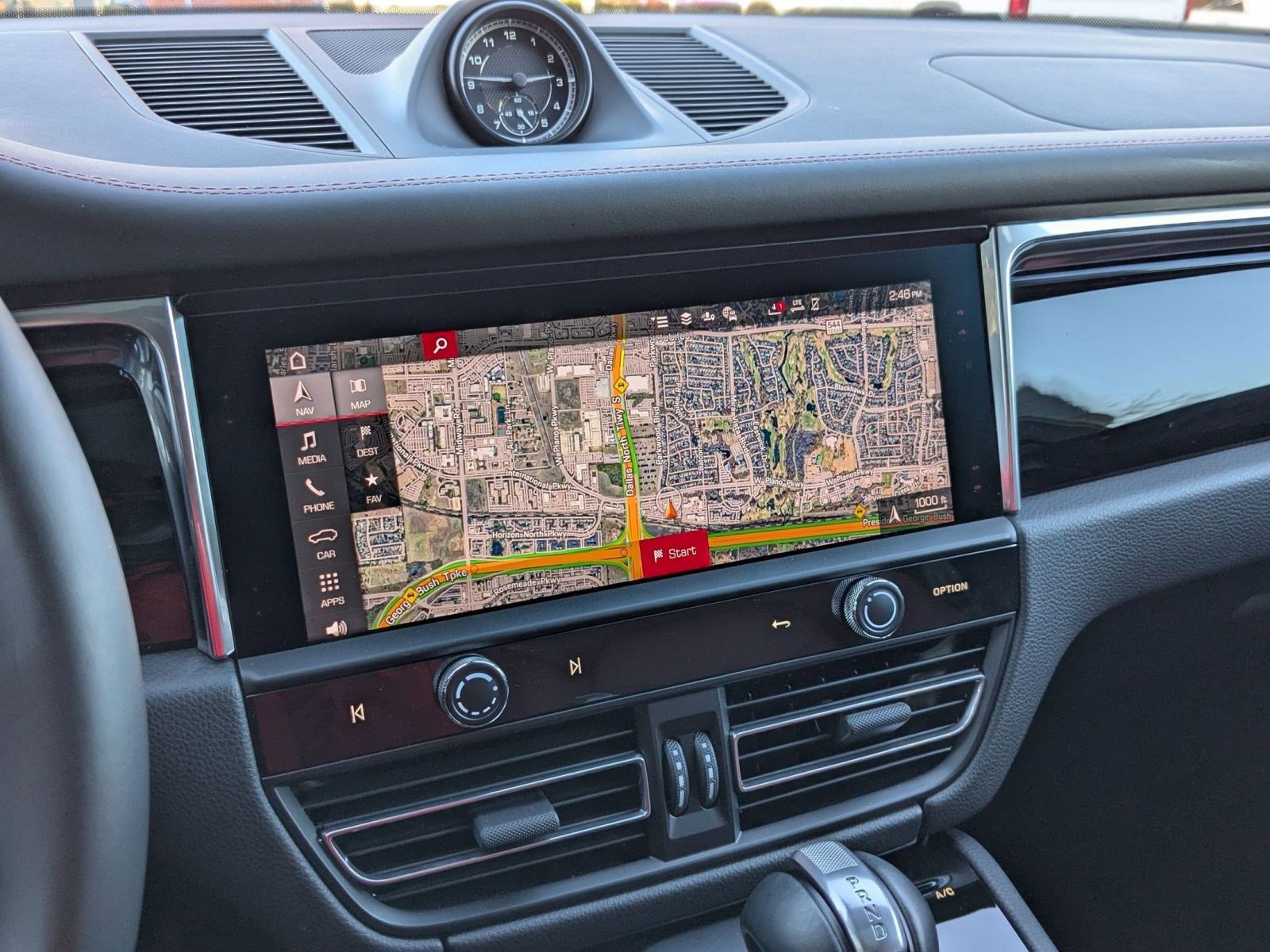 Used 2025 Porsche Macan image 17