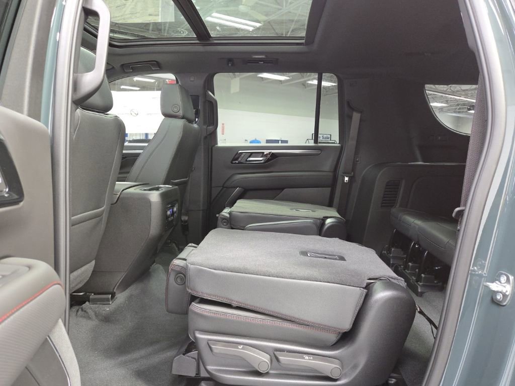 New 2026 Chevrolet Suburban RST image 37