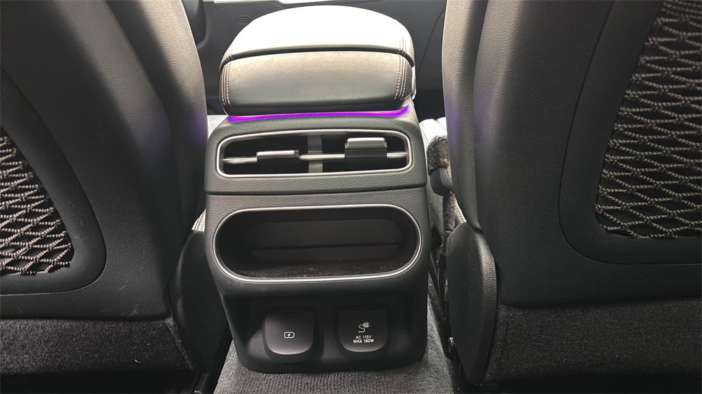 Used 2022 Genesis GV70 2.5T w/ Advanced Package image 11