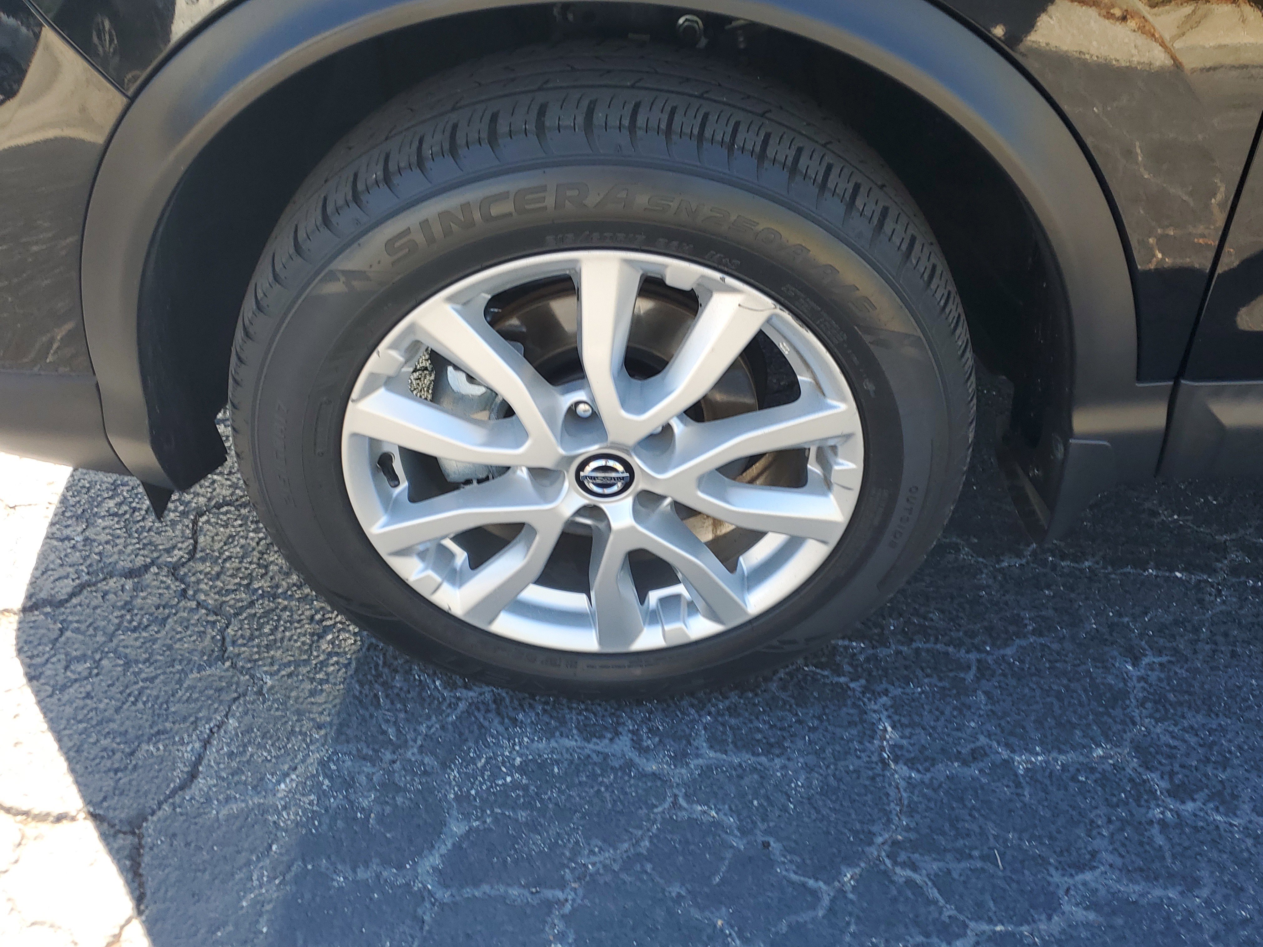 Certified 2022 Nissan Rogue Sport SV image 4