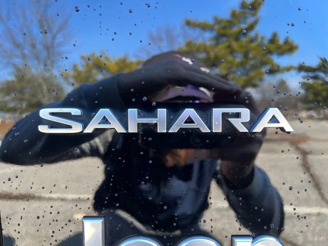 Used 2024 Jeep Wrangler Sahara w/ Technology Group AWD/4WD image 39