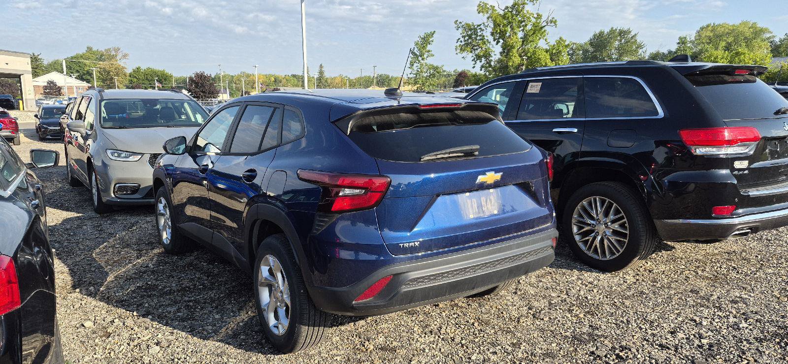 Used 2024 Chevrolet Trax LS w/ LS Convenience Package FWD image 4