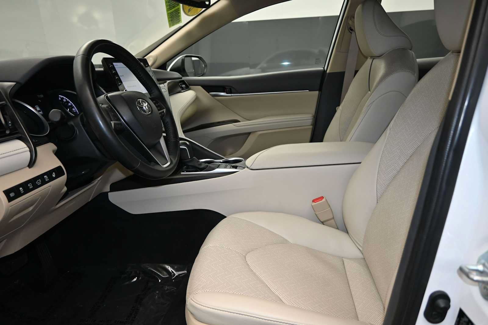 Used 2024 Toyota Camry XLE w/ Navigation Package FWD image 22