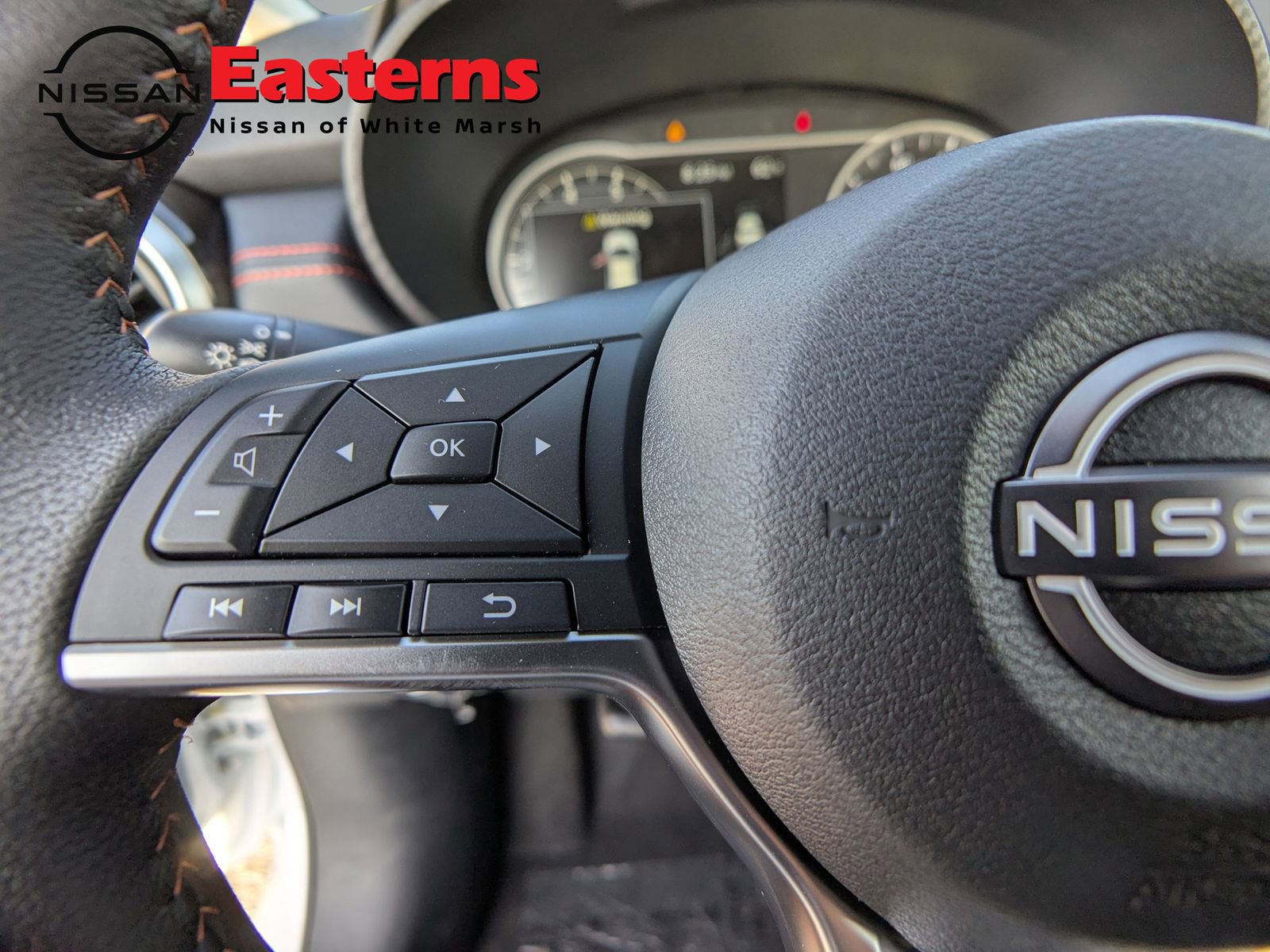 New 2025 Nissan Versa SR w/ Trunk Package image 16