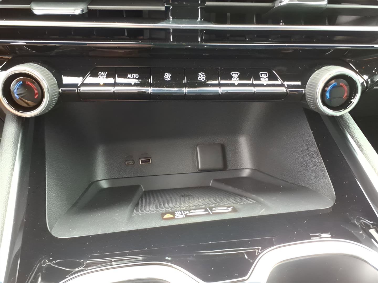 New 2026 Chevrolet Traverse LT w/ Midnight/Sport Edition image 24