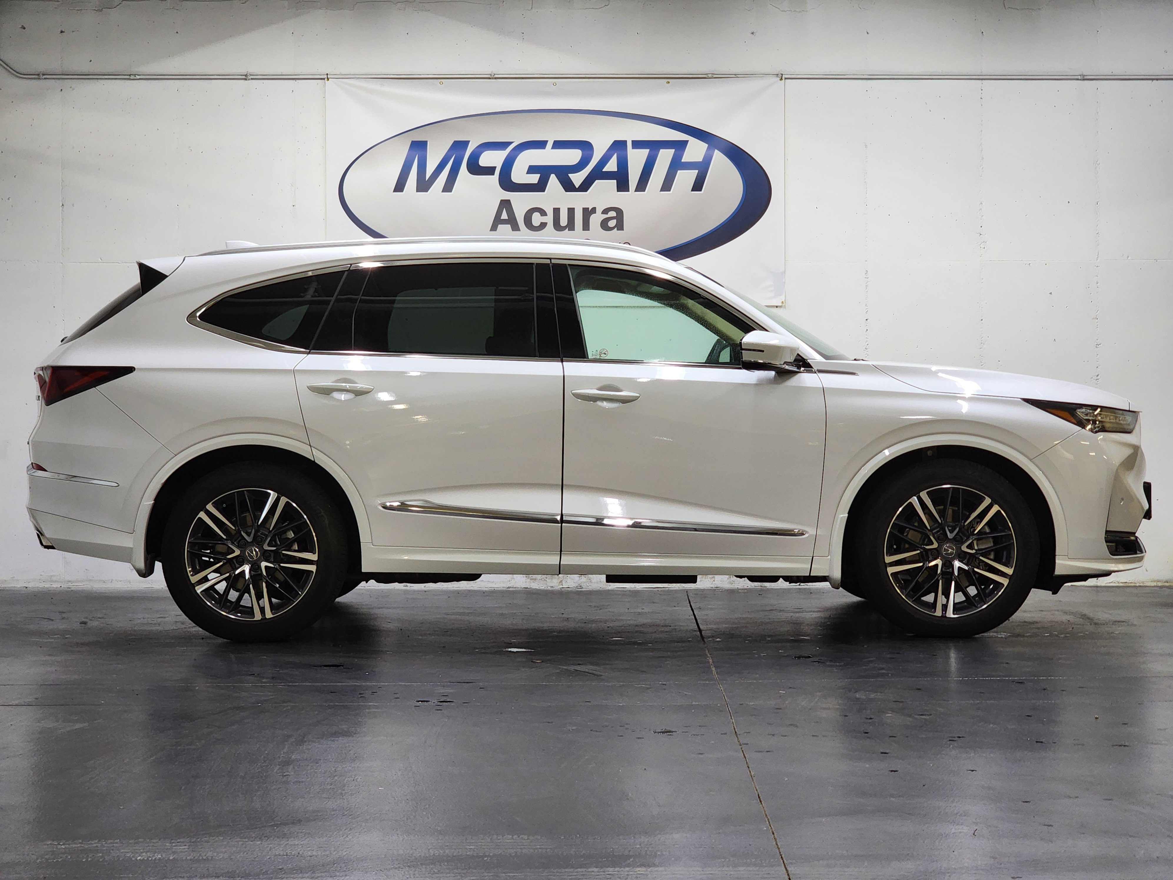 Certified 2026 Acura MDX w/ Advance Package AWD/4WD image 3