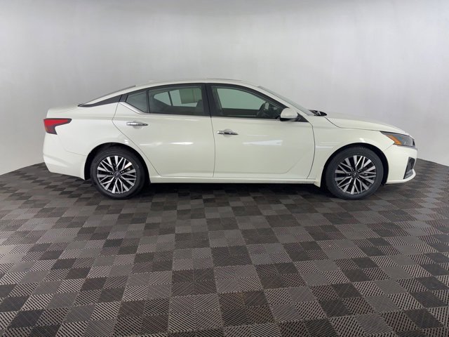 Used 2023 Nissan Altima 2.5 SV w/ SV Premium Package image 4