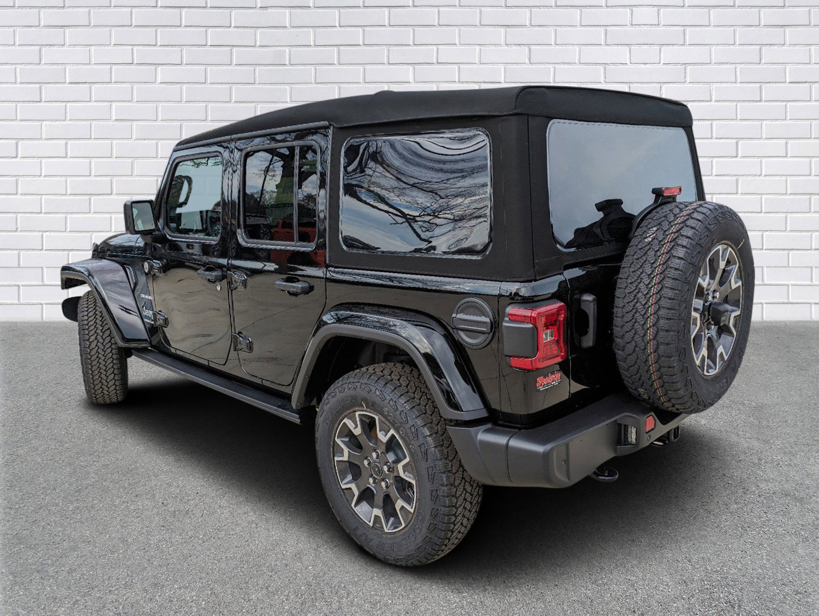 Used 2024 Jeep Wrangler Sahara w/ Technology Group image 3