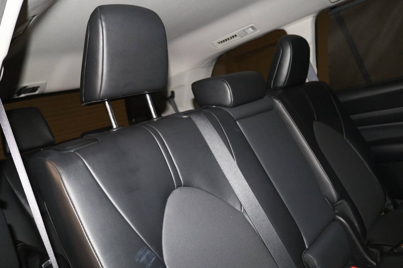 Used 2024 Toyota Grand Highlander AWD image 96