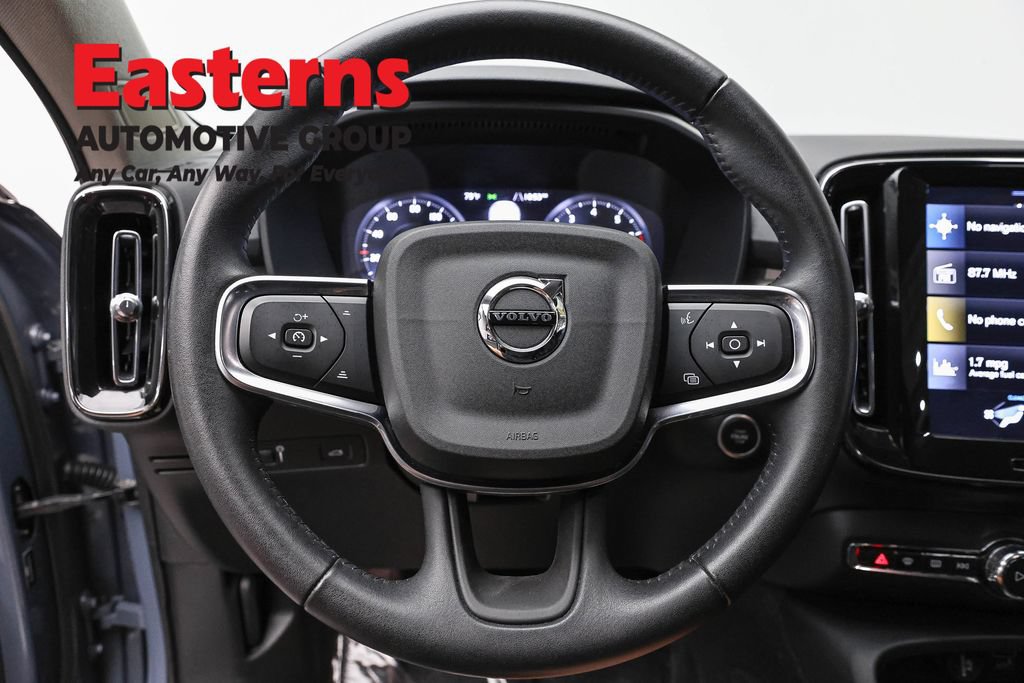 Used 2021 Volvo XC40 T4 Momentum FWD image 10