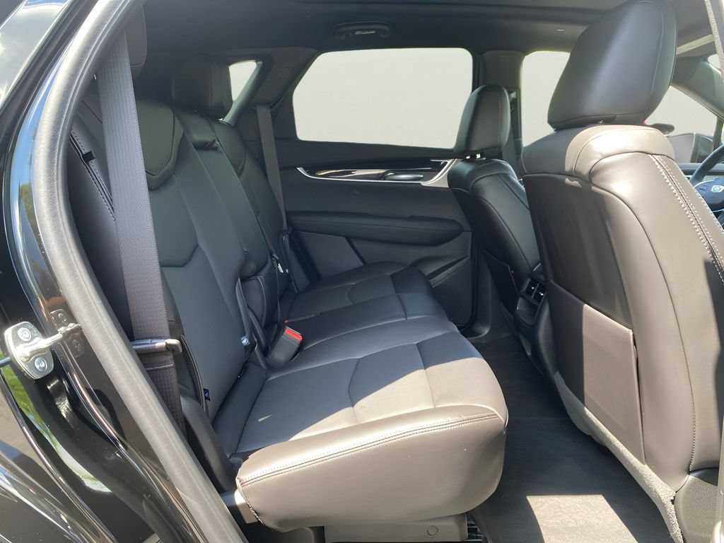 Used 2025 Cadillac XT5 Premium Luxury w/ Technology Package AWD/4WD image 18
