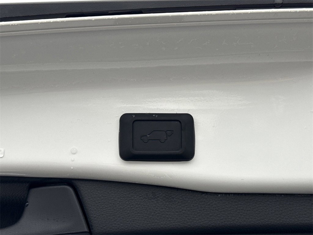 Used 2024 Toyota RAV4 XLE image 16