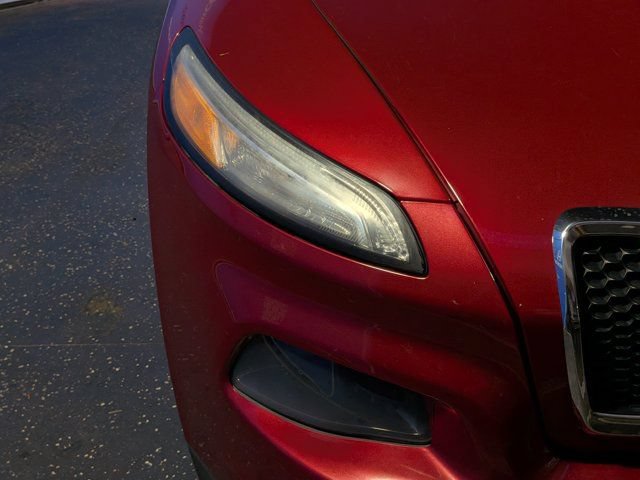 Used 2014 Jeep Cherokee Limited w/ Technology Group FWD image 11