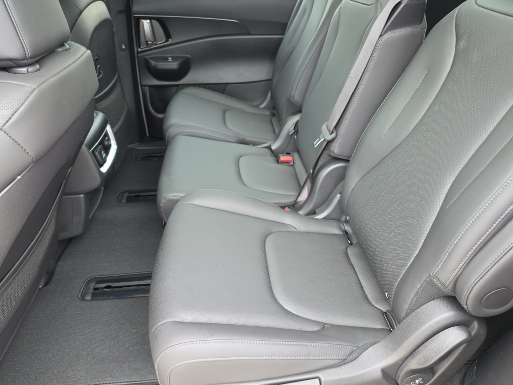 New 2026 Kia Carnival SX w/ SX Dark Edition Package FWD image 17