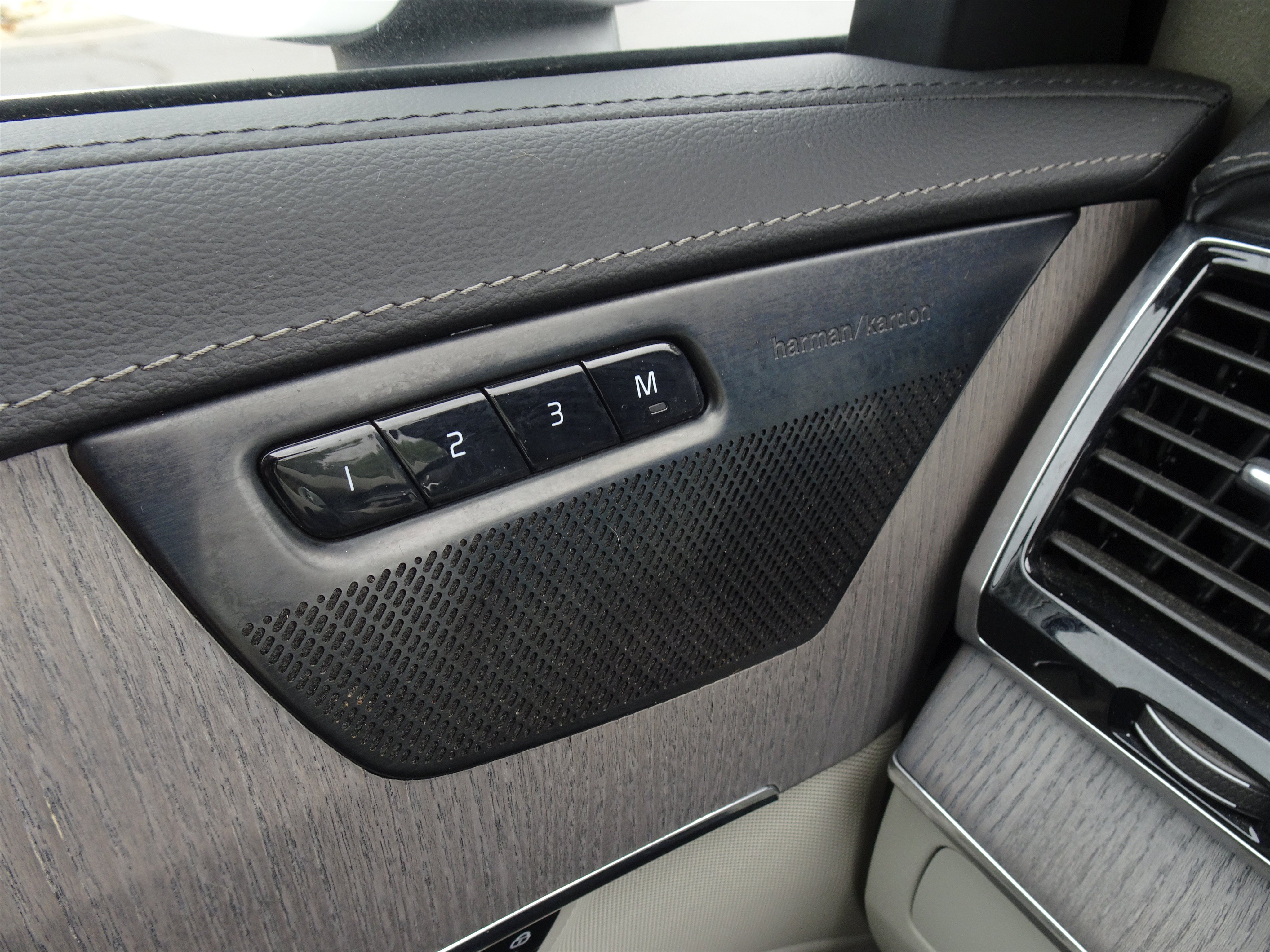 Used 2023 Volvo XC90 T8 Ultimate w/ Lounge Package AWD/4WD image 28