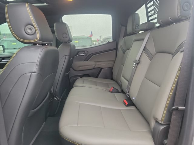 Used 2025 Chevrolet Colorado ZR2 w/ Technology Package AWD/4WD image 28