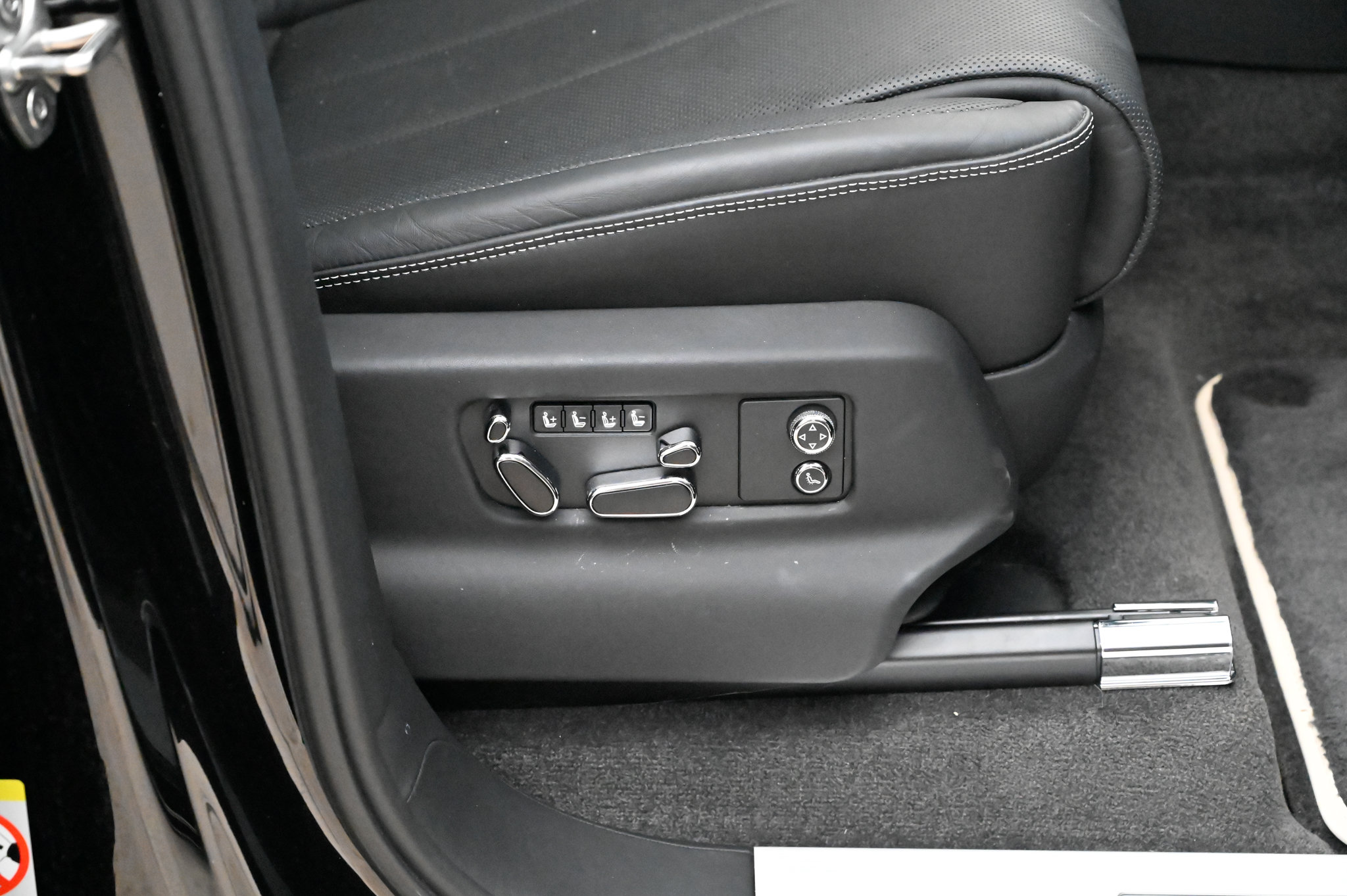 Used 2025 Bentley Bentayga AWD/4WD image 57