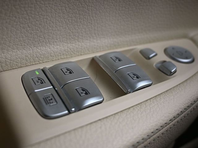 Used 2018 BMW 740i w/ Executive Package RWD image 36