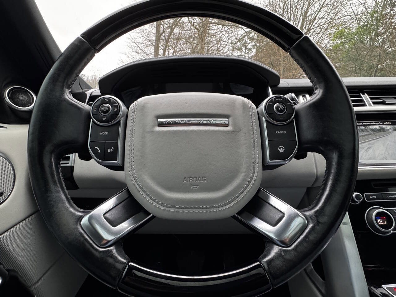 Used 2016 Land Rover Range Rover HSE image 17