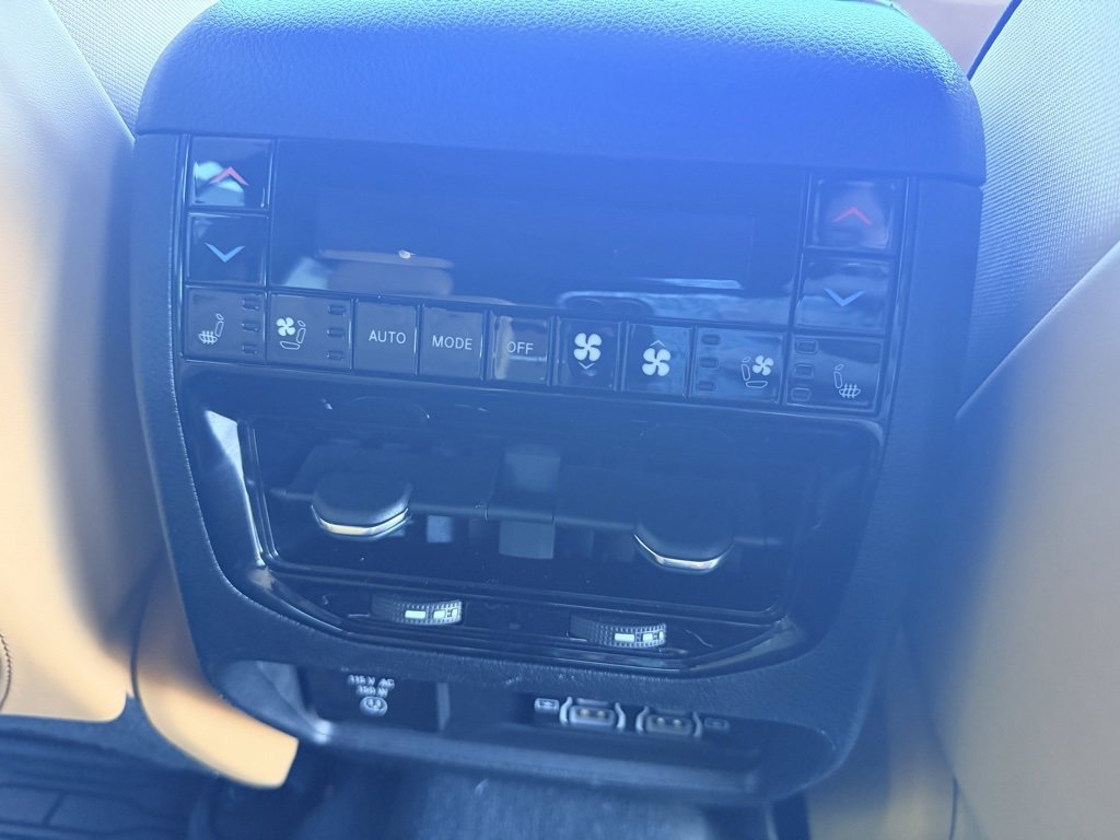 Used 2023 Jeep Grand Cherokee L Summit image 15