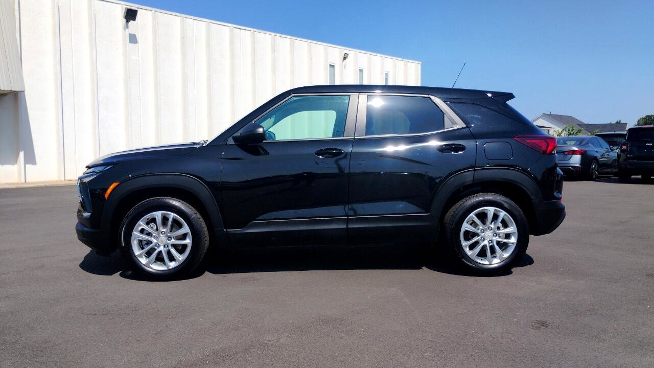 Used 2025 Chevrolet TrailBlazer LS w/ LS Convenience Package image 4