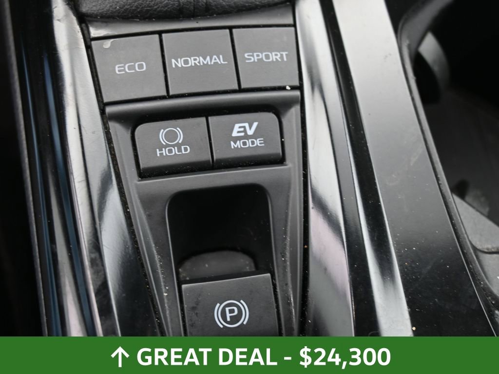 Used 2025 Toyota Camry LE image 27