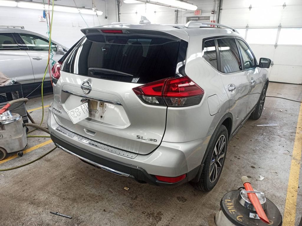 Used 2018 Nissan Rogue SL w/ Premium Package image 2