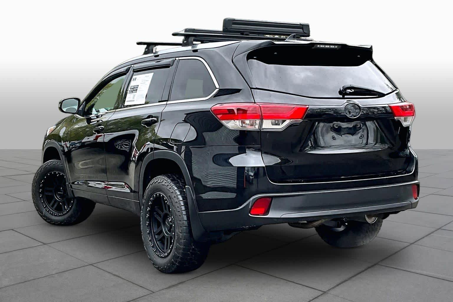 Used 2018 Toyota Highlander XLE AWD/4WD image 11