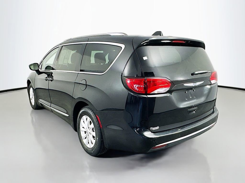 Used 2019 Chrysler Pacifica Touring-L FWD image 5