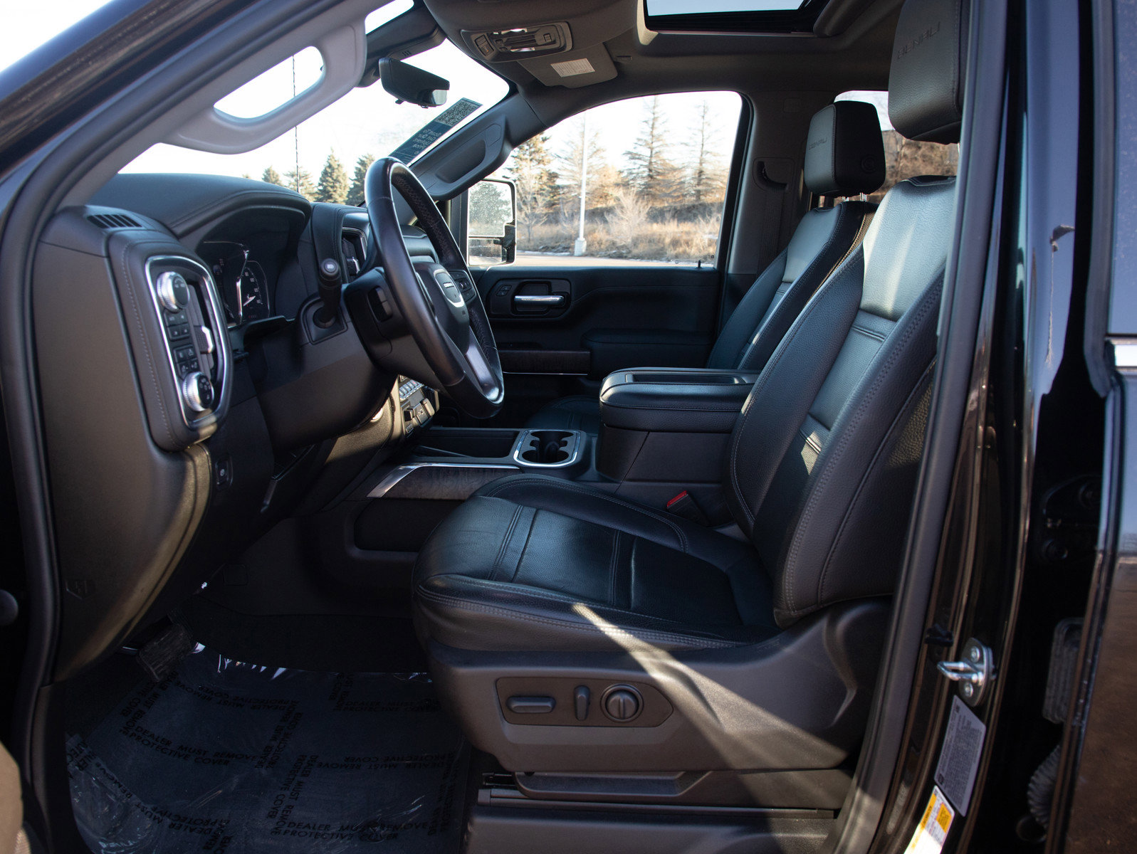 Used 2022 GMC Sierra 3500 Denali w/ Denali Black Diamond Edition image 15