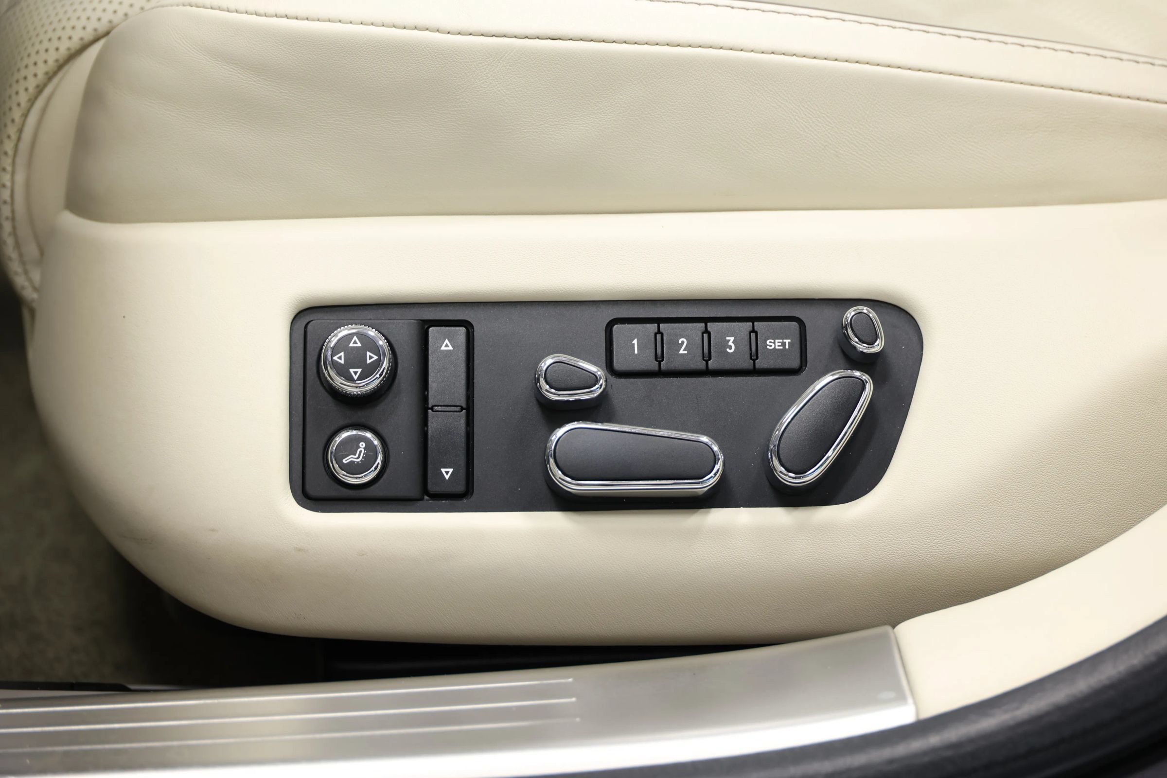 Used 2018 Bentley Flying Spur V8 AWD/4WD image 16